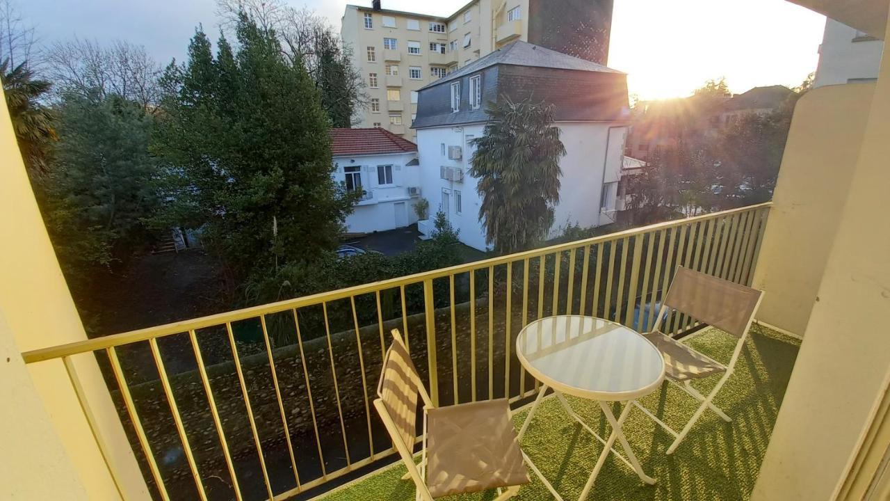 Au Petit Repere Palois -Studio - Centre Ville-Balcon-Wifi Fibre Pau Kültér fotó