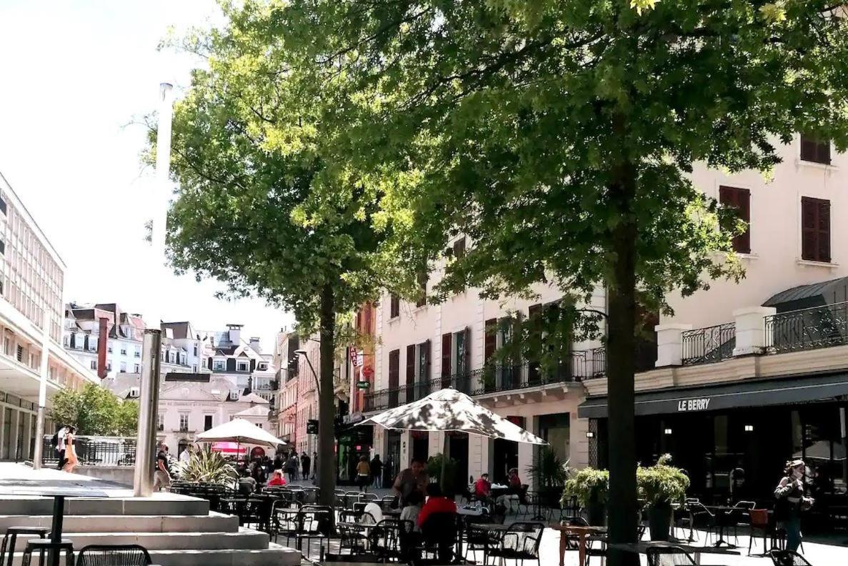 Au Petit Repere Palois -Studio - Centre Ville-Balcon-Wifi Fibre Pau Kültér fotó