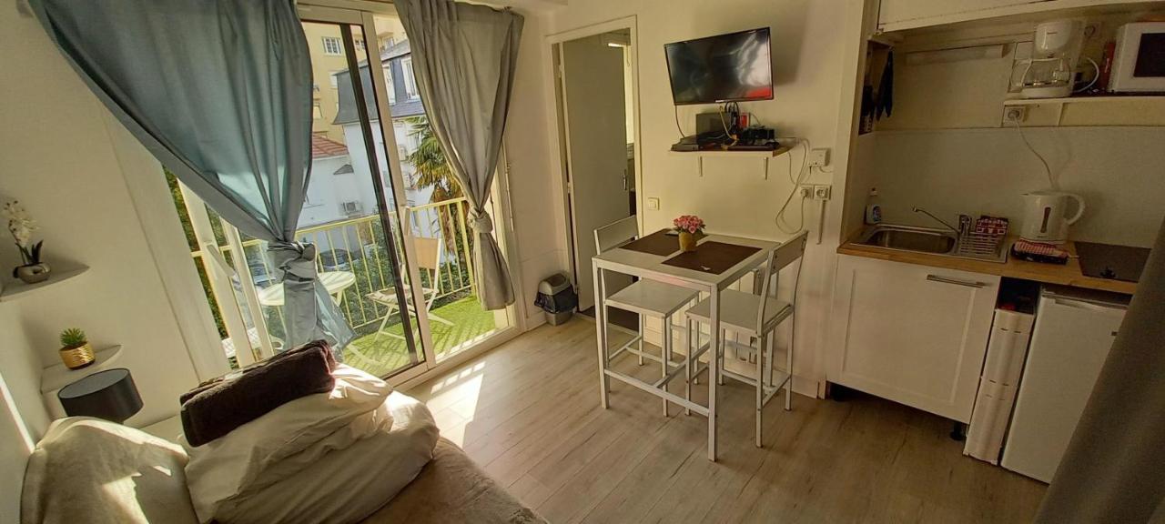 Au Petit Repere Palois -Studio - Centre Ville-Balcon-Wifi Fibre Pau Kültér fotó